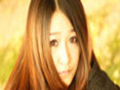 看美眉深秋靓照 索尼入门单反α390试用