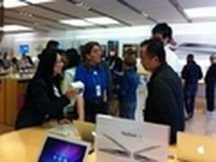 HTC总裁现身AppleStore 消费两台iPad2