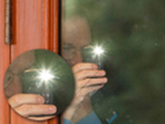 谷歌CEO一部手机用两年 不用安卓用黑莓