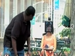 果粉藐视人类 街头惊现