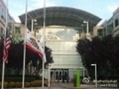 现场直击苹果总部和乔布斯住所悼念实况