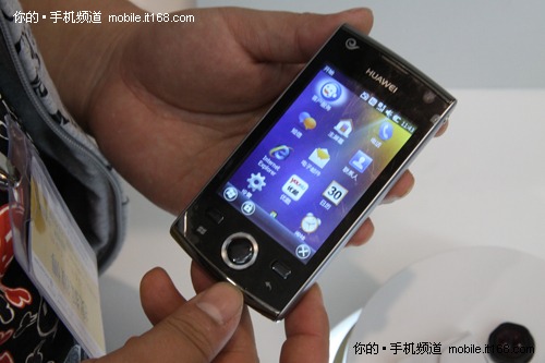 [2010通信展]双网双待 华为c8300亮相