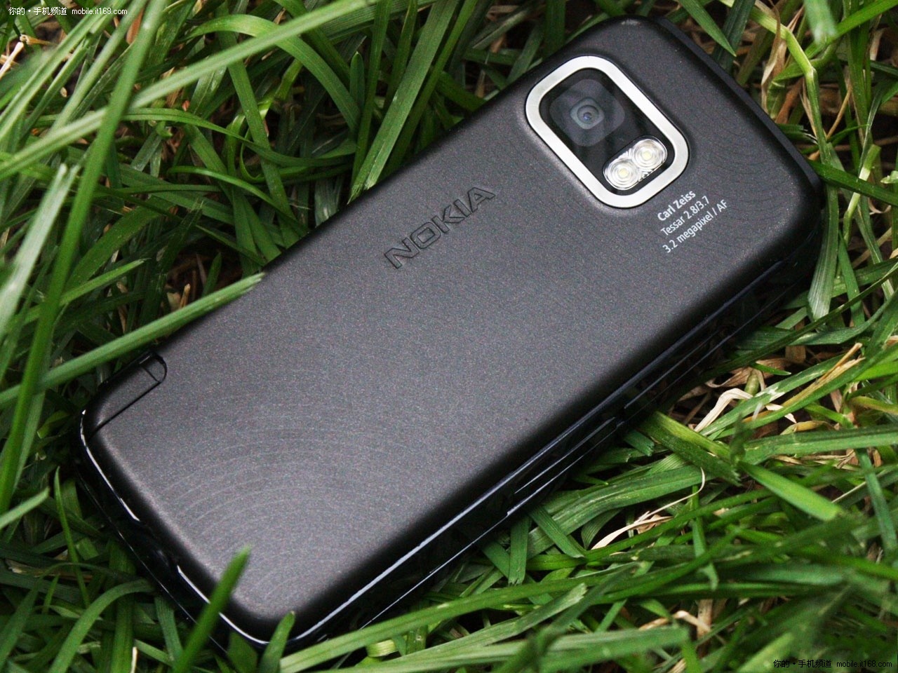 【图】全屏触摸音乐 诺基亚5800xm仅售1480元 - 手机频道 图片欣赏