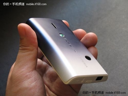 小块头大智慧 索尼爱立信x8售价1280元