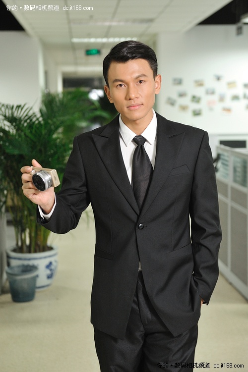 靓男美女绝配 金色索尼nex-5c高清美图