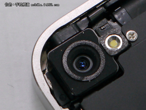 工程机摄像头元件采用与黑色版iphone 4相同元件