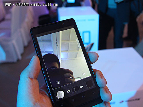 前置摄像头可以进行qq视频