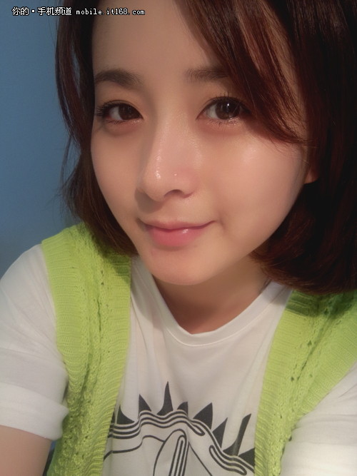 并配合美图秀秀软件能达到很好的美颜功能,废