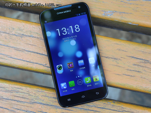 中国移动m701手机正面