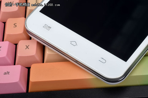 5.5英寸千元四核 酷派7296手机详细评测