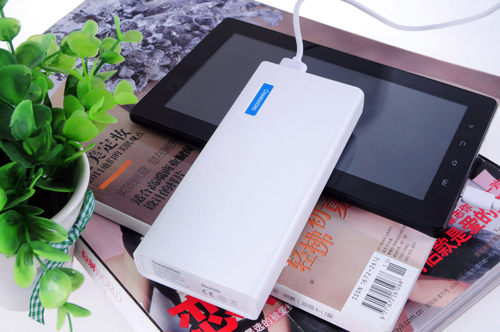 长虹11000毫安移动电源68元京东首发