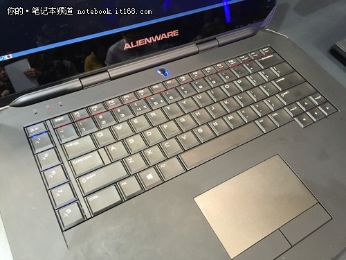 新alienware 15鍵盤