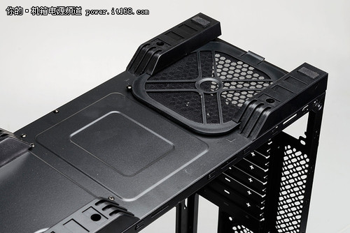 gamemax碳60游戏机箱外观