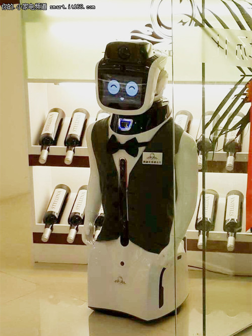 科沃斯旺宝机器人入驻首家红酒专卖店