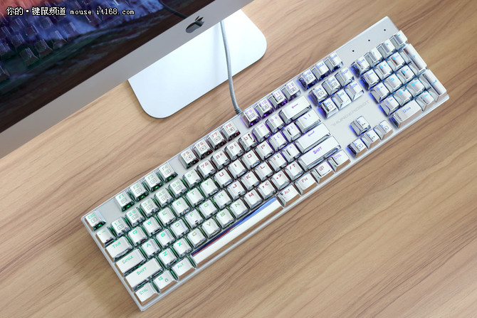 皇冠足球平台出租:rgb炫彩背光 雷神k75机械键盘特价399元