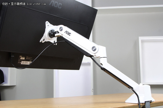 解锁显示器正确使用姿势!aoc支架评测
