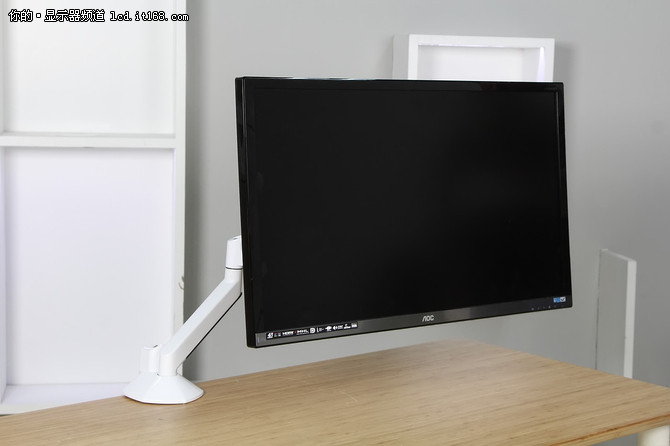 解锁显示器正确使用姿势!aoc支架评测
