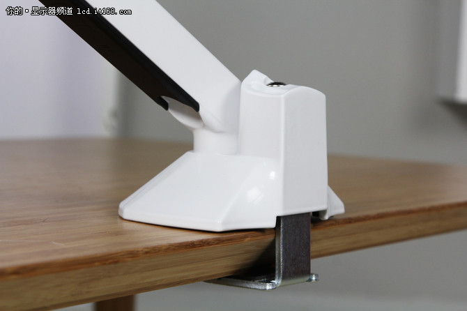 解锁显示器正确使用姿势!aoc支架评测