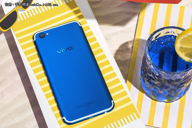 据说今夏蓝色最流行 vivo x9s活力蓝清爽图赏