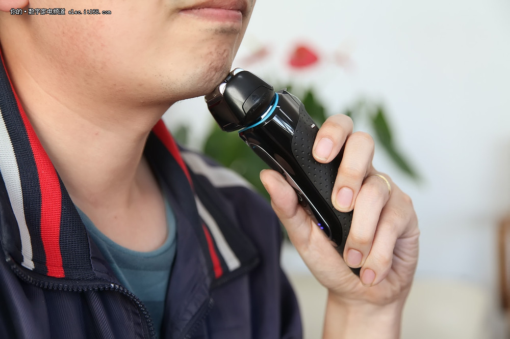 三刀头一体自由浮动 博朗5145s剃须刀图赏