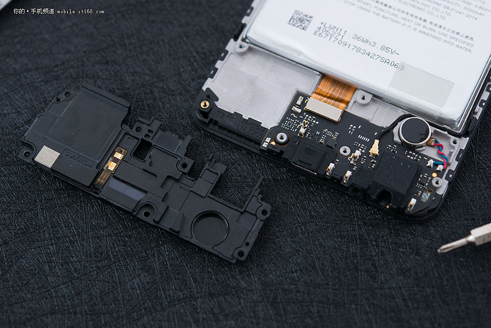 魅蓝s6拆解看侧面指纹是如何炼成的