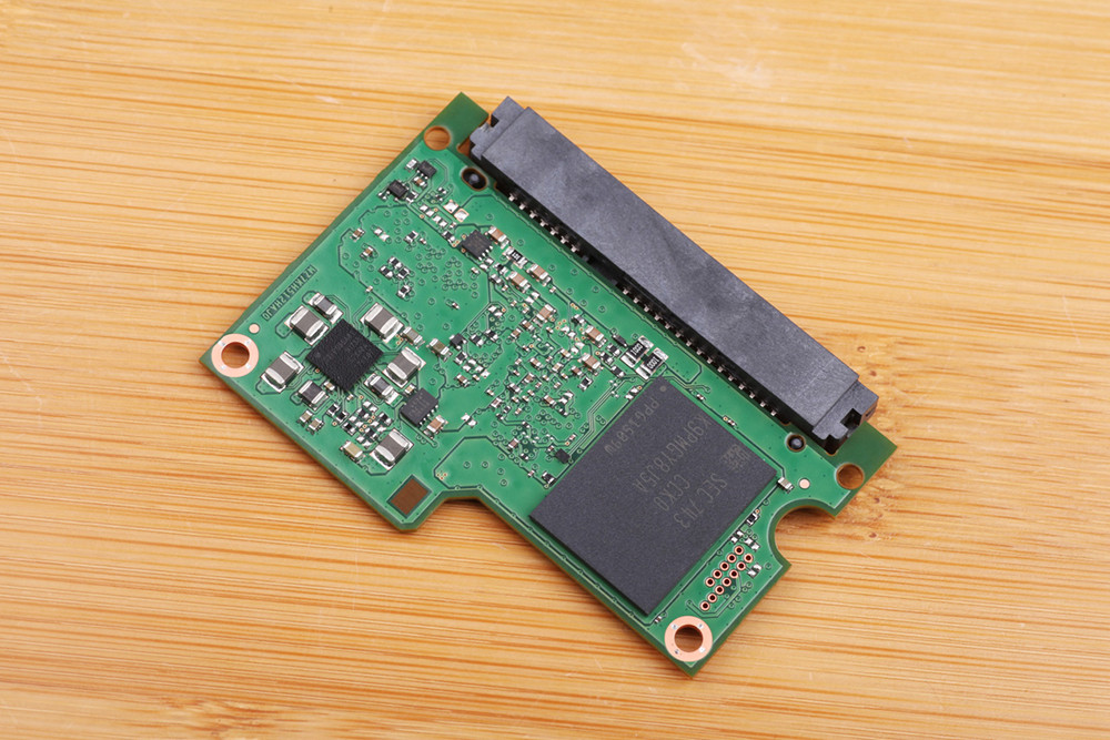 850 pro继任者 三星860 pro ssd拆解图赏