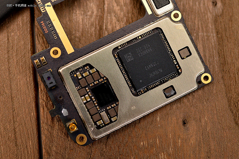 魅族15 plus拆解:解密越级体验的黑科技
