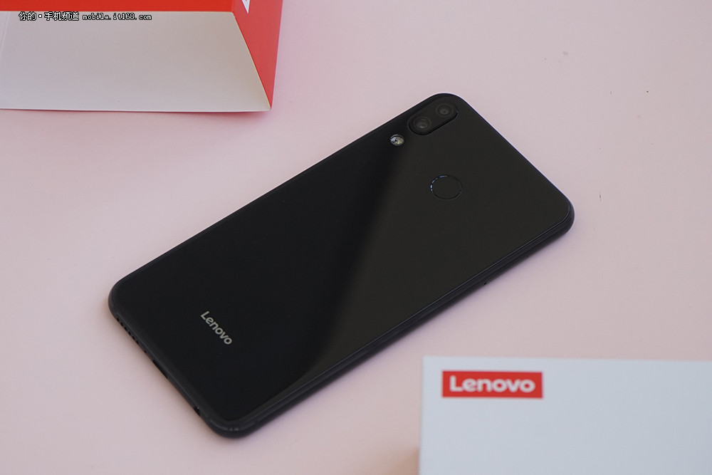 90高屏占比新国民旗舰联想z5开箱