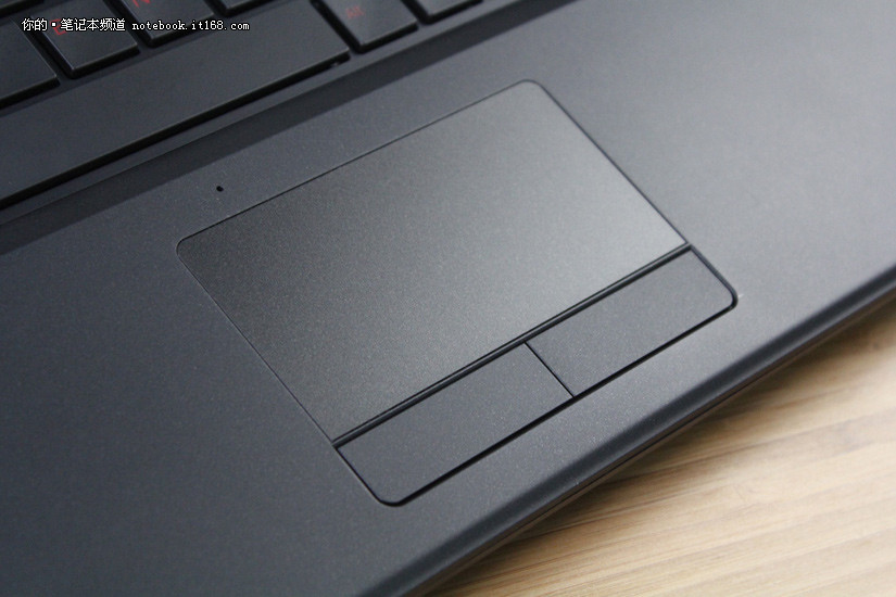 暗影红色的精灵 机械师m530游戏本欣赏