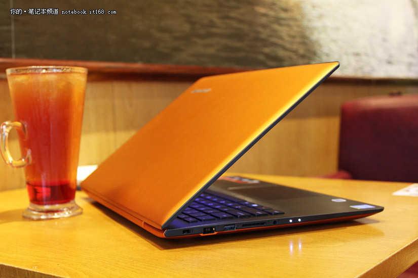 优雅的夏日橙联想小新出色版i2000图赏